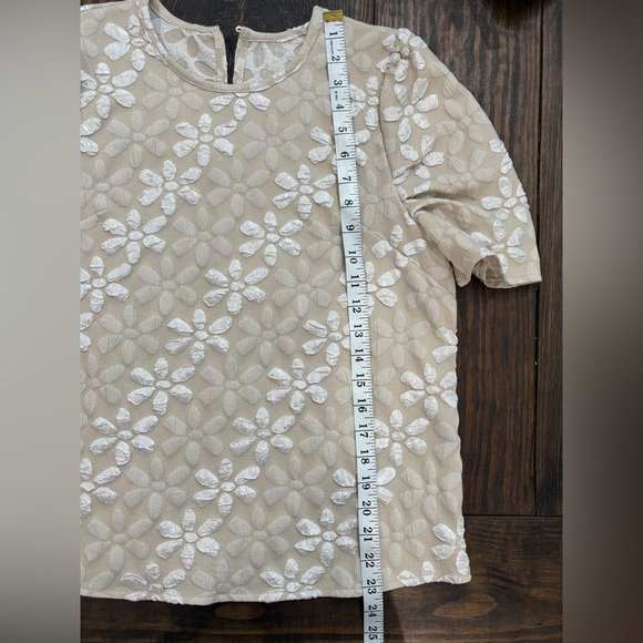 Elegant Beige Floral Puff Embroidered Top - Picture 9 of 9